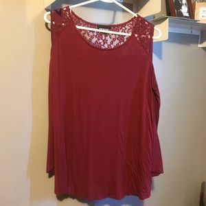 Maroon no shoulder half sleeve shirt